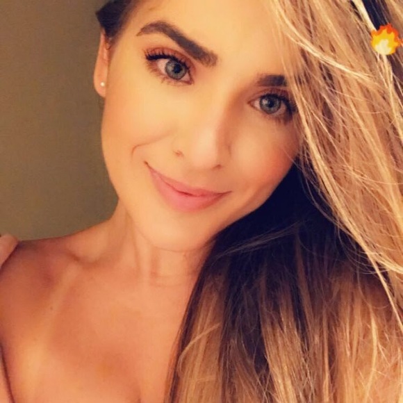 Meet your Posher, Liz - Picture 1 of 1